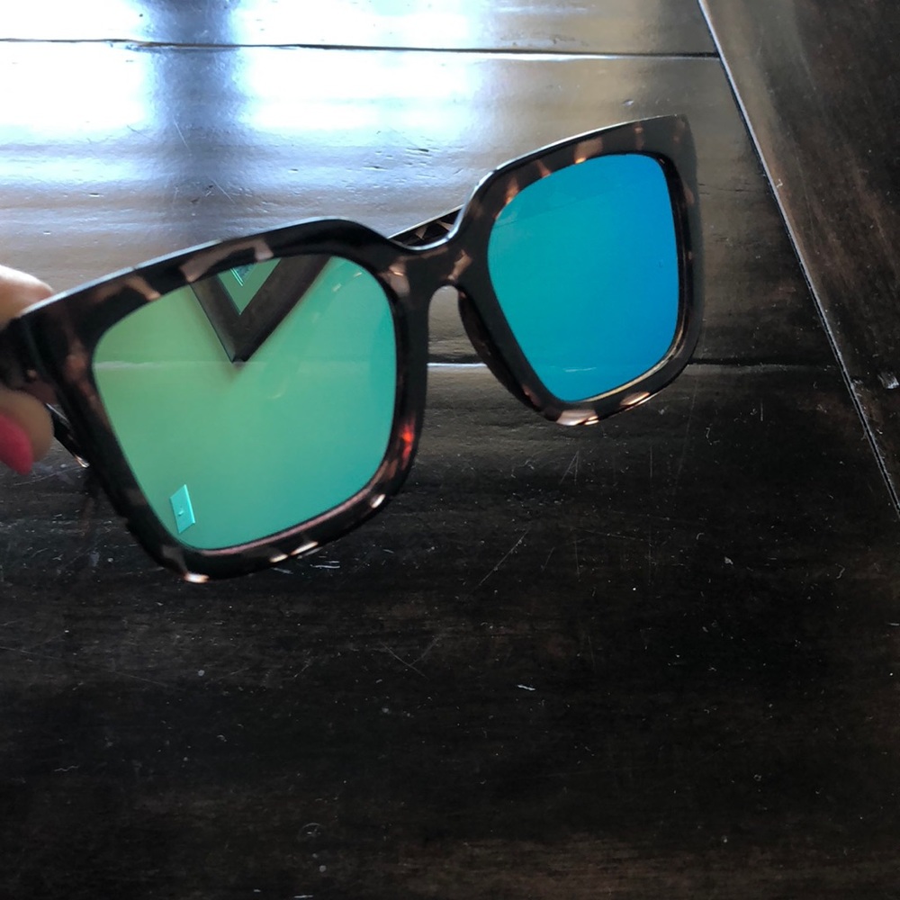 Quay Australia GENESIS tortoise & blue/green